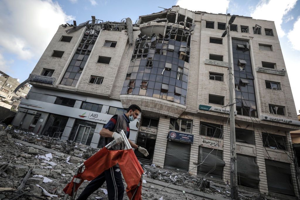 Bombardowania w Strefie Gazy. Zniszczone jedyne laboratorium COVID-19