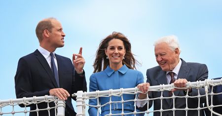 STYLOWE MAMY: Kate Middleton w kultowym niebieskim płaszczu Alexandra McQueena. On nigdy nie wychodzi z mody!