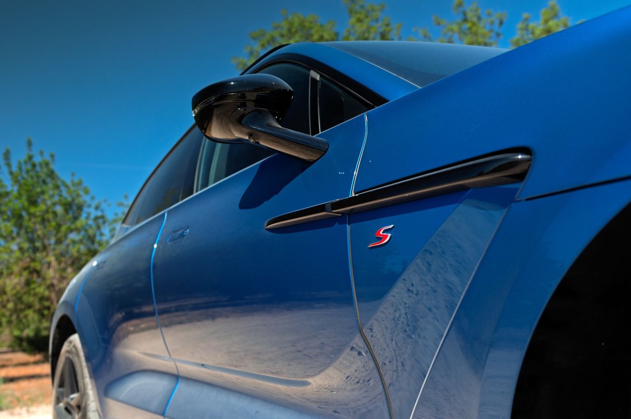 Aston Martin DBX S (2025)