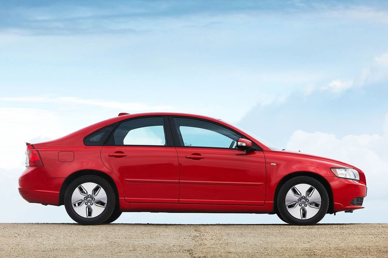 Zasłonięte koła w modelu Volvo S40 w wersji ekologicznej DRIVe