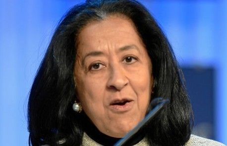 Zarządza miliardami, a nie może prowadzić auta i wyjechać za granicę bez zgody męża