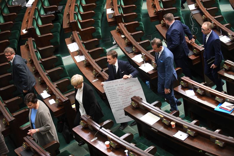 "Strajkujący posłowie nie powinni dostać zapłaty. To byłaby nauczka"