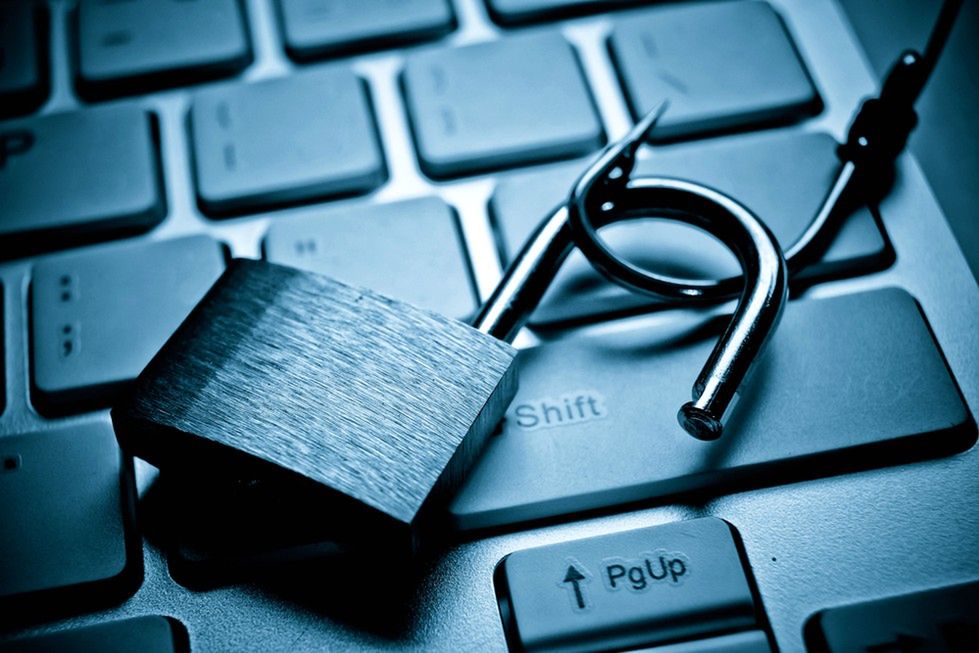 Prywatność w internecie: jak o nią zadbać? Poznaj 5 prostych trików