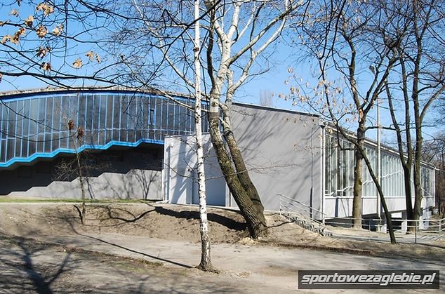 Widok z boku na Halę Widowiskowo-Sportową w Sosnowcu przy ulicy Żeromskiego / foto: Sportowezaglebie.pl