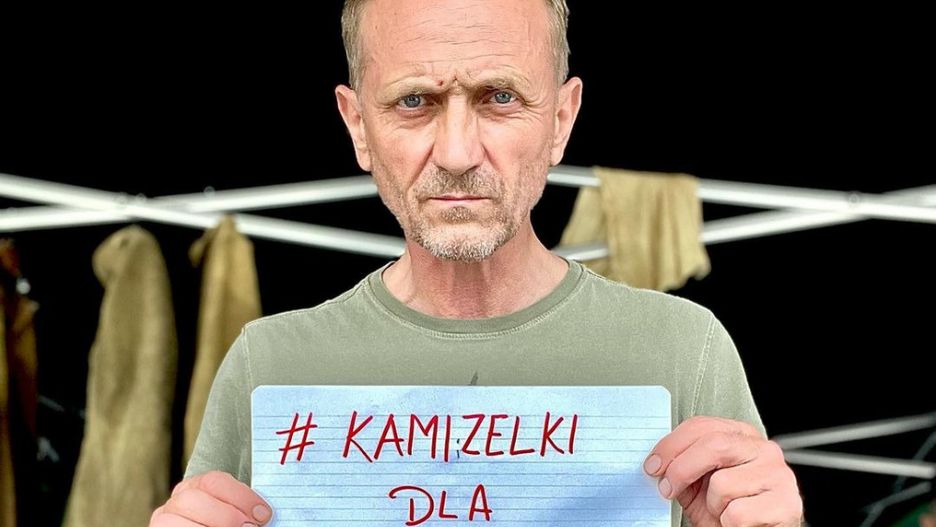 Andrzej Chyra dołączył do akcji #kamizelkidlaUkrainy