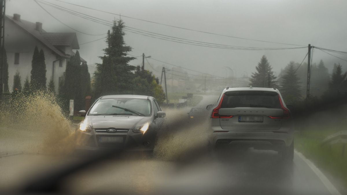 Jeśli w trasie napotkamy na trudne warunki pamiętajmy, by przede wszystkim zachować spokój i zdrowy rozsądek.
