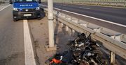 Śląsk: Pijany motocyklista rozbił się na ekspresówce. Uderzył w bariery i betonowy słup