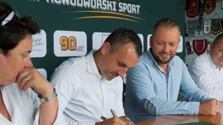 Instagram / MKS Świt Nowy Dwór Mazowiecki / Kucharczyk podpisał umowę ze Świtem