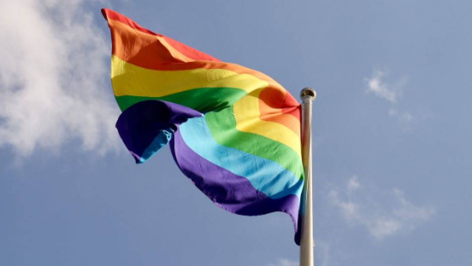 Tęczowa flaga podzieliła mieszkańców Konia