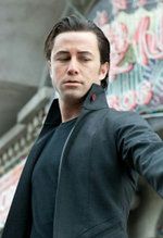 ''Looper'': Joseph Gordon-Levitt wygląda jak Bruce Willis