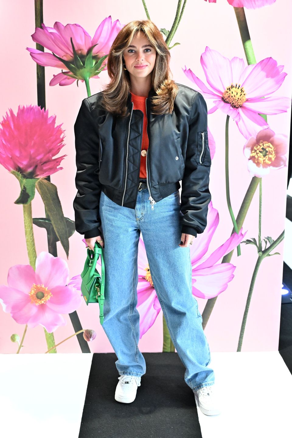 Tłum celebrytek na evencie kosmetycznym