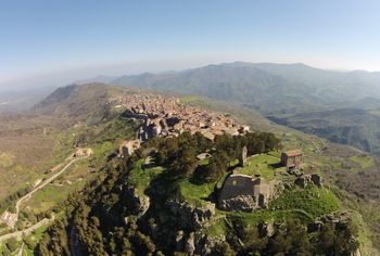 Biją rekordy długowieczności. Włoskie miasteczko ma powód do dumy