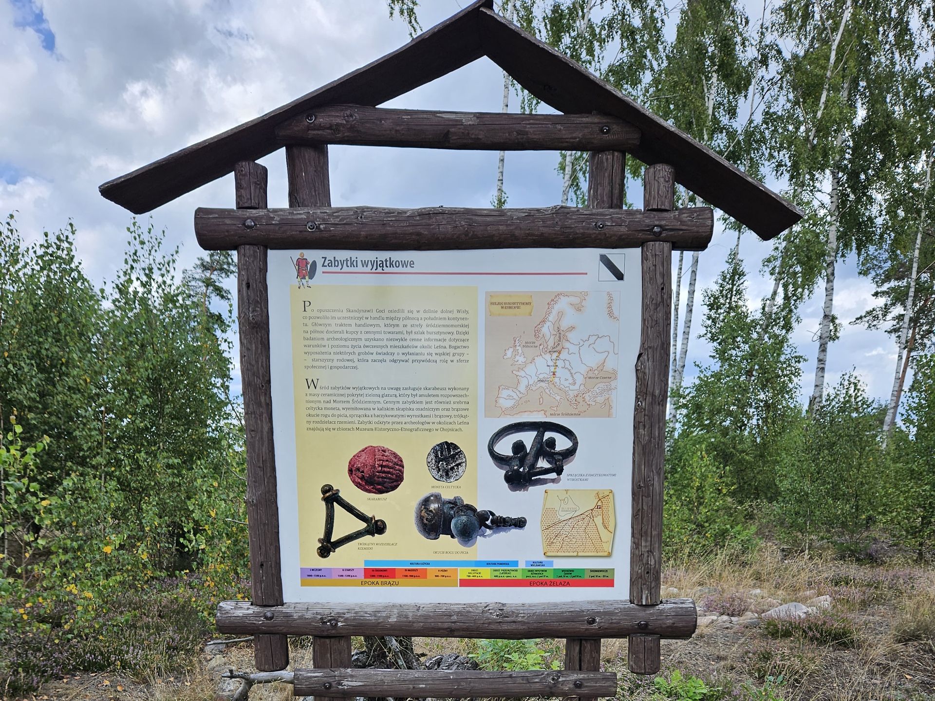 Jedną z atrakcji okolicy są kamienne kręgi w Leśnie