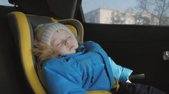 Dzieci nie mogą spać w fotelikach. To śmiertelnie niebezpieczne