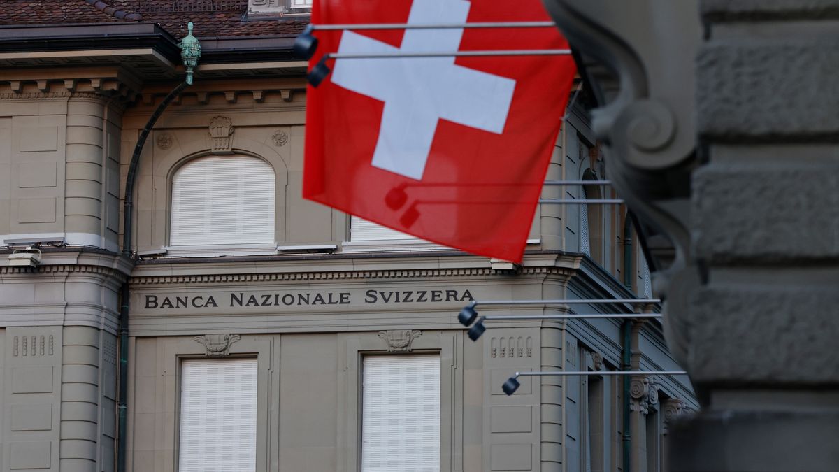 Credit Suisse Group AG Taps $54 Billion in Central Bank Crisis Aid
Bloomberg
european, swiss, banks, banking, distressed debt, leverage, etc, finance, financial, corporate finance, industries, emea, business news, central banks