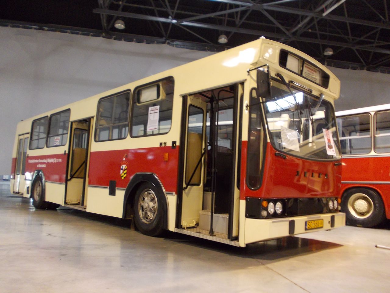 Poznań: Wieczorna podróż w czasie – historyczne autobusy wracają na ulice