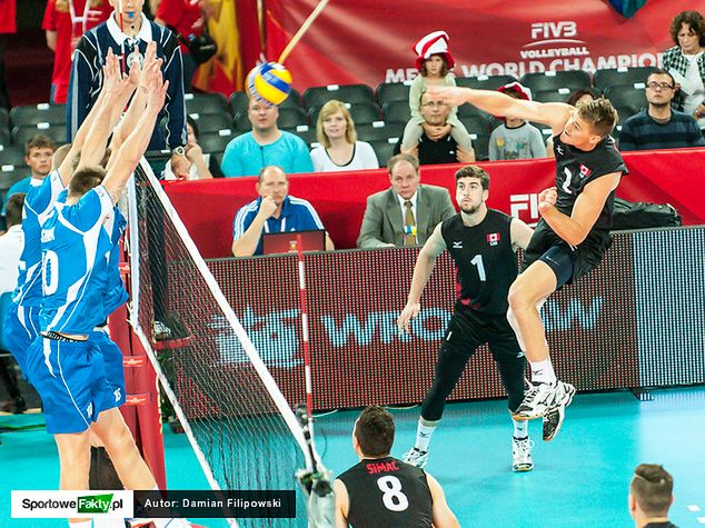 Gordon Perrin zapisał na swoim koncie 11 oczek i był drugim najlepiej punktującym w zespole Kanady