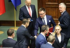 Nieoczekiwana zmiana "na prośbę Hołowni". Nowy termin rekonstrukcji