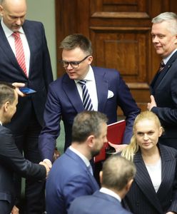Nieoczekiwana zmiana "na prośbę Hołowni". Nowy termin rekonstrukcji