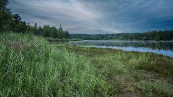 Zieleniewo: Policyjny patrol wodny ratuje turystów na jeziorze Miedwie