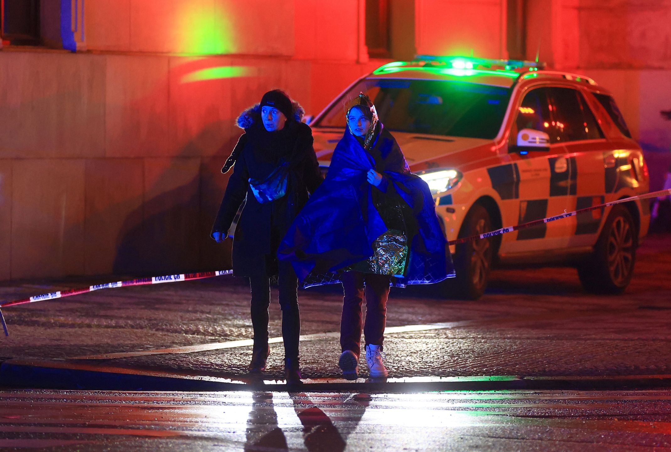 Several dead and dozens injured in central Prague University shooting
epa11040144 A person is escorted from the scene of a shooting at Charles University in central Prague, 21 December 2023. According to the Police President, Martin Vondrasek, there are more than 15 people dead and 24 injured, but that these may not be final numbers. According to Czech police the perpetrator of  was a 24 year-old Charles University student.  EPA/MARTIN DIVISEK  EPA-EFE/MARTIN DIVISEK 
Dostawca: PAP/EPA.
MARTIN DIVISEK