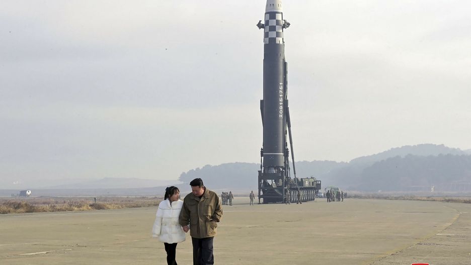 Kim Dzong Un pokazał córkę. Podziwiali "historyczny test ogniowy"