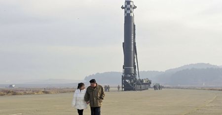 Kim Dzong Un pokazał córkę. Podziwiali "historyczny test ogniowy"