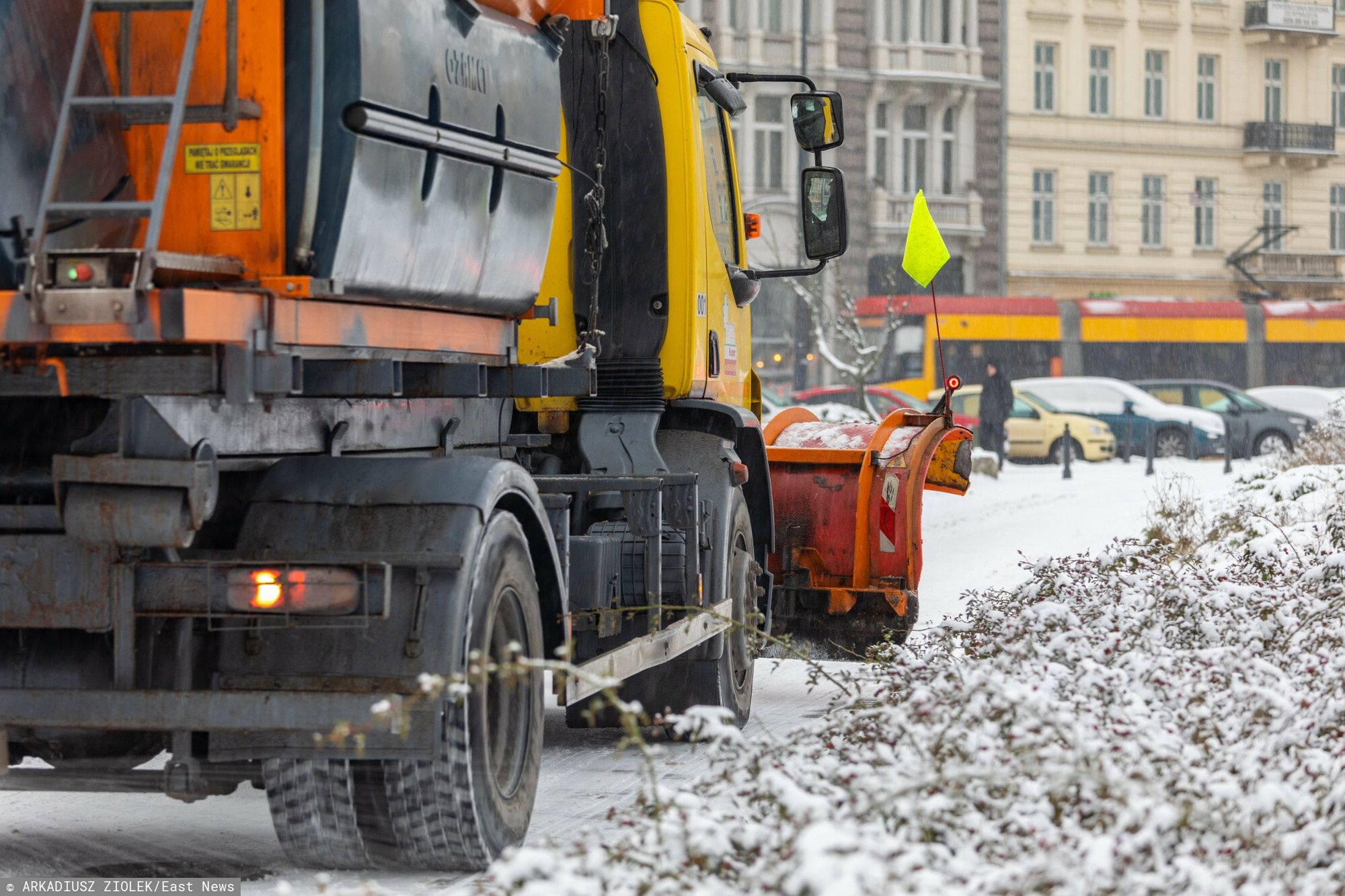 Atak zimy
Fot. Arkadiusz Ziolek/East News. Warszawa, 03.12.2023. Zima w Warszawie. N/z odsniezanie chodnika przez plugosolarke.
ARKADIUSZ ZIOLEK