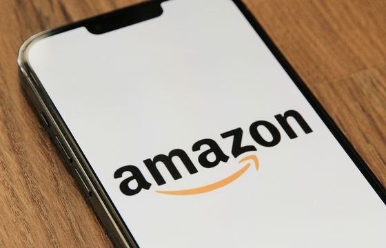 Amazon napędzany przez reklamy, chmurę i subskrypcje. Inwestycje przestraszyły inwestorów