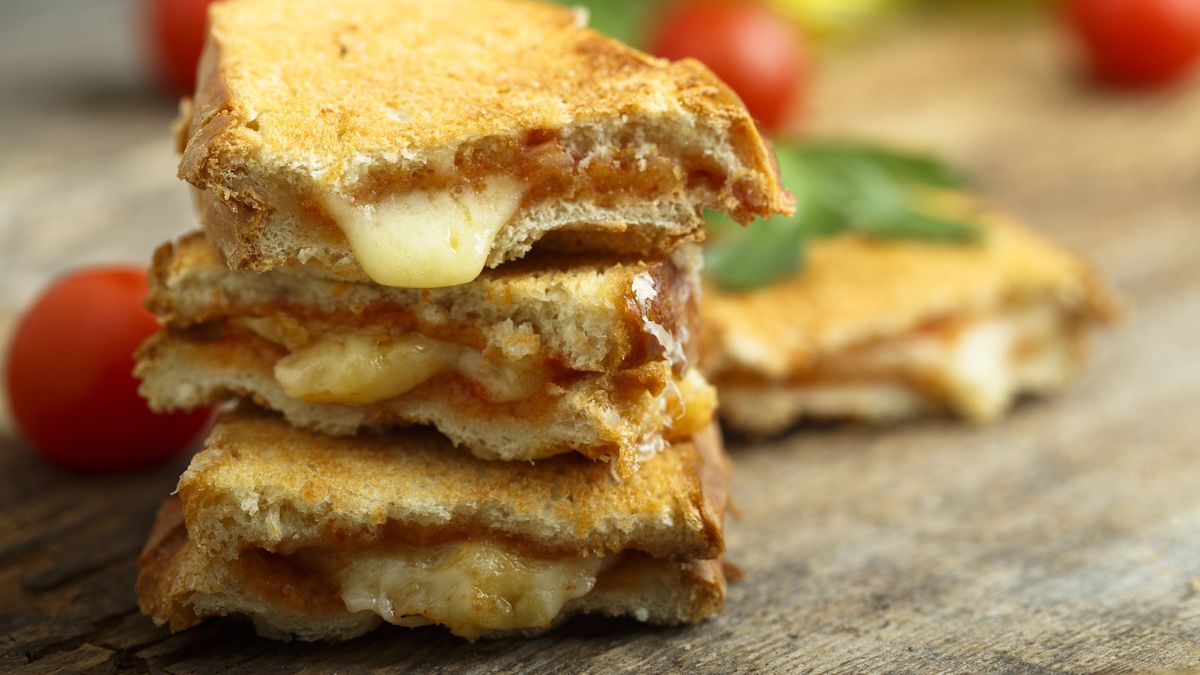 Tosty jak z restauracji można zrobić też na grillu!