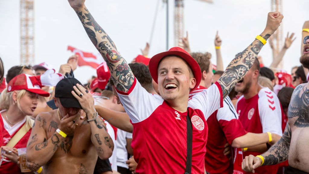 Duńscy fani w strefie kibica w Kopenhadze podczas ćwierćfinału