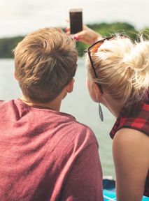 Jak poderwać na Tinderze swoją walentynkę? Naukowcy podpowiadają