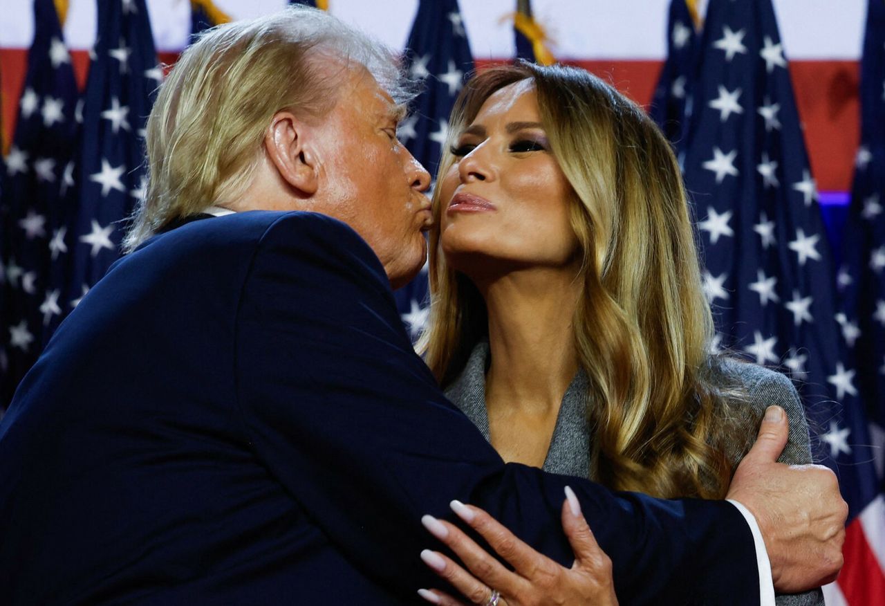 Melania Trump nie wprowadzi się do Białego Domu. Od plotek aż huczy