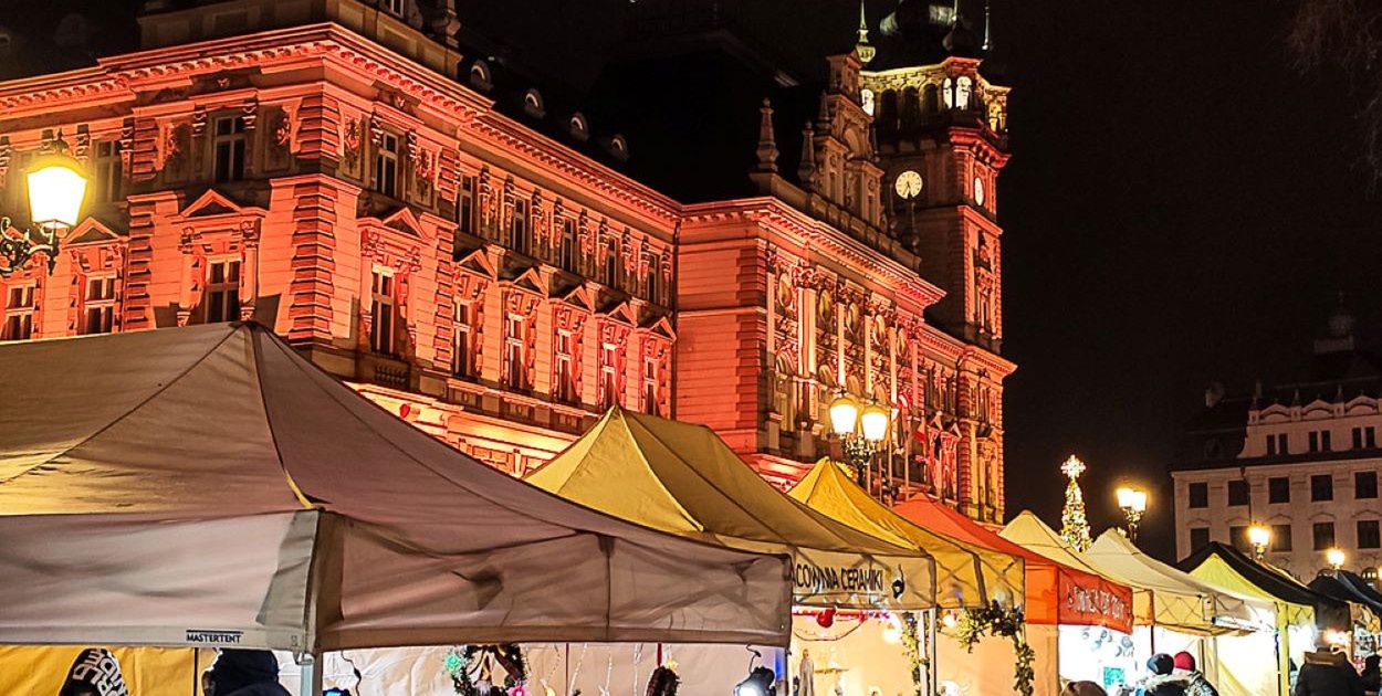 Bielsko-Biała: Bożonarodzeniowy Jarmark. Stragany, warsztaty i koncerty