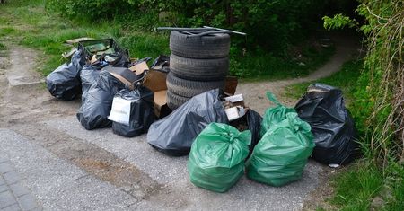 Posprzątali zaniedbaną uliczkę w Lublinie. „Bogata w nazwie, skromna w wymiarach i braku utwardzenia” [ZOBACZ ZDJĘCIA]