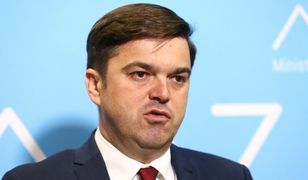 Wariant Delta. Znany lekarz krytykuje działania rządu. Rzecznik MZ: Śmieszą mnie tego rodzaju wypowiedzi