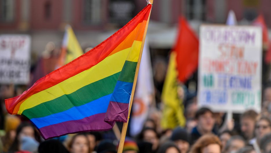 Przełomowa decyzja w sprawie praw rodzin LGBT. Córka dwóch matek dostanie PESEL i dowód osobisty