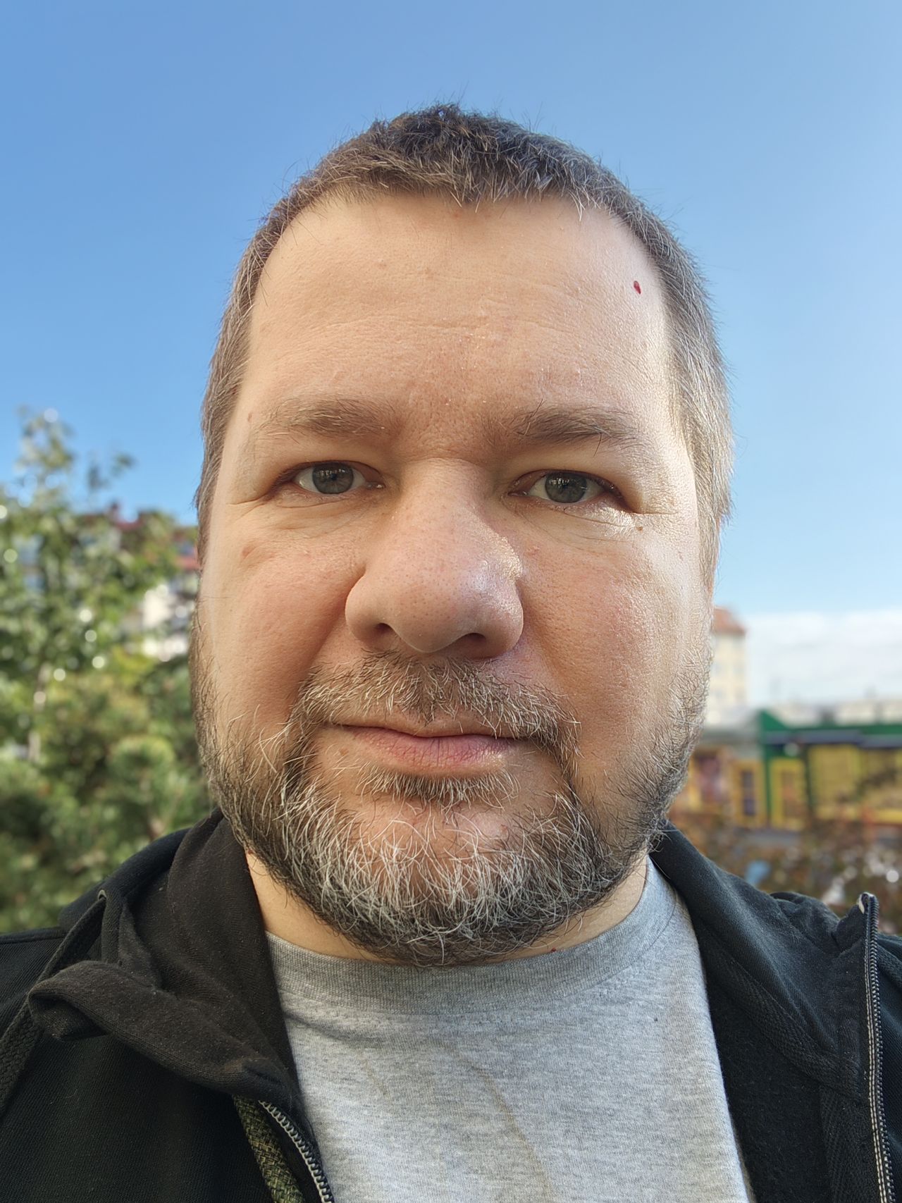 POCO F9 Pro - zdjęcie z aparatu do selfie