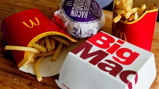 Pilne ostrzeżenie. Bakterie w popularnych burgerach