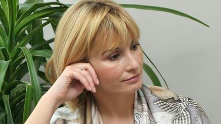 ''Cieszę się, że blond fryzura maskuje siwe włosy''
