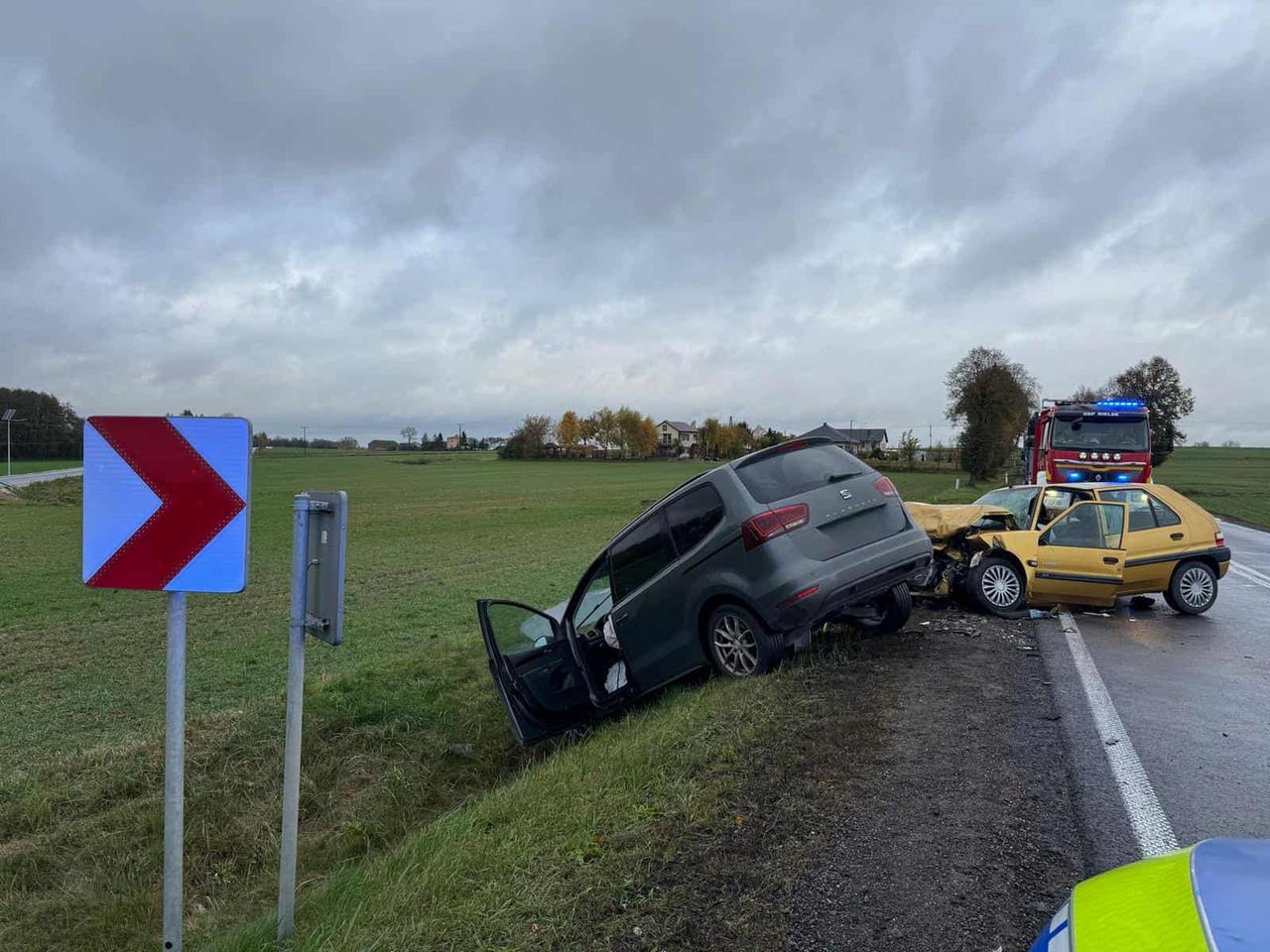 Wypadek na drodze krajowej nr 60 w miejscowości Niszczyce Pieńki – trzy osoby trafiły do szpitala
