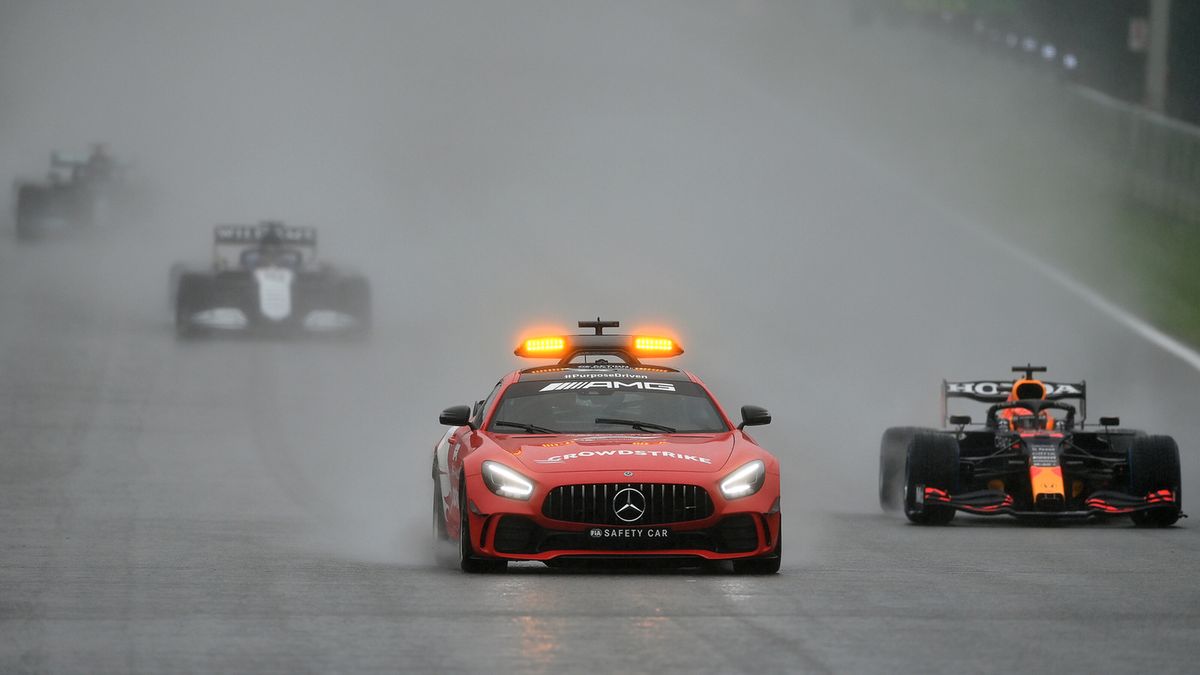 Zdjęcie okładkowe artykułu: Materiały prasowe / Red Bull / Na zdjęciu: samochód bezpieczeństwa F1