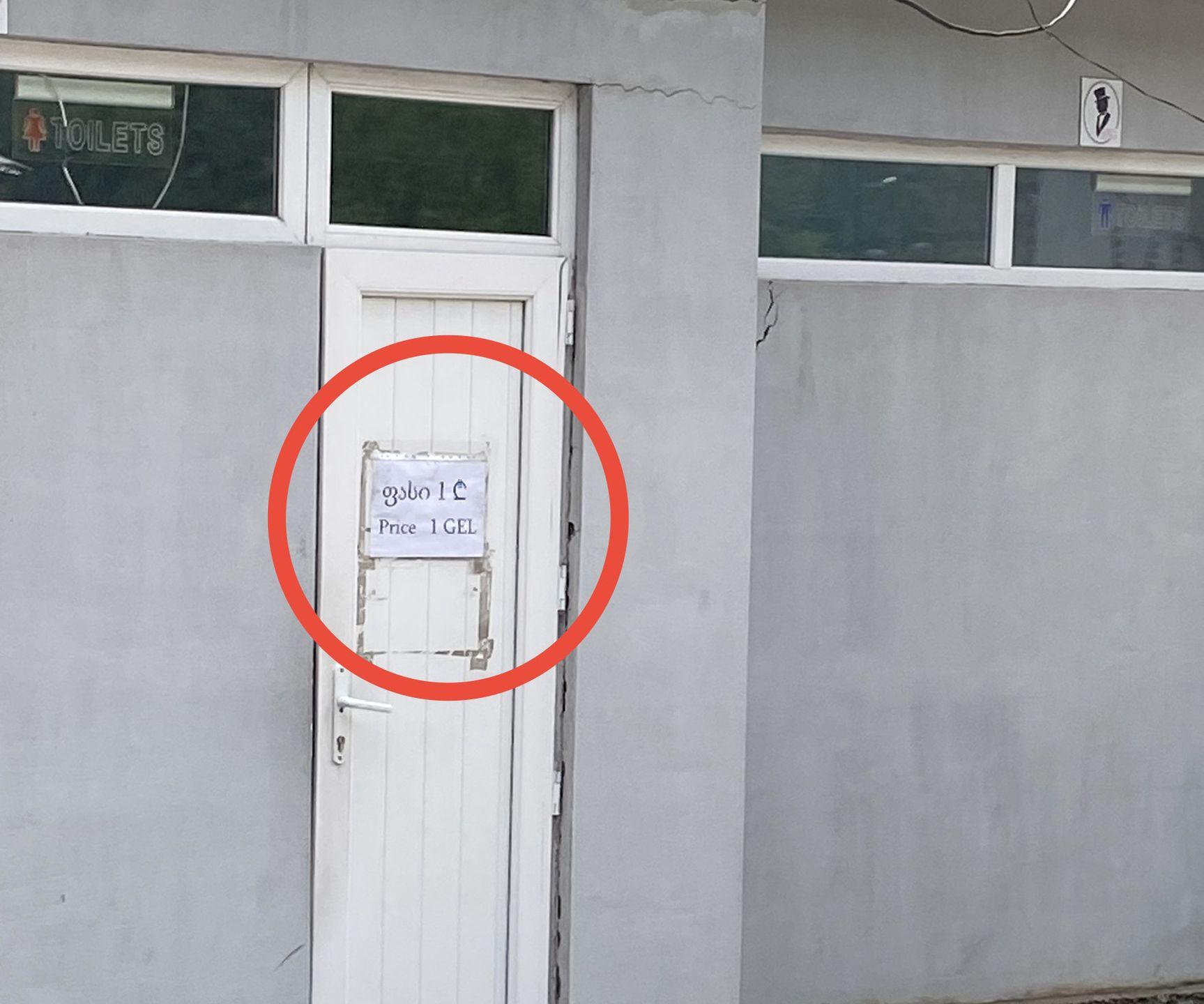 Toalet, do których za wstęp płacimy 1 lari, było więcej 
