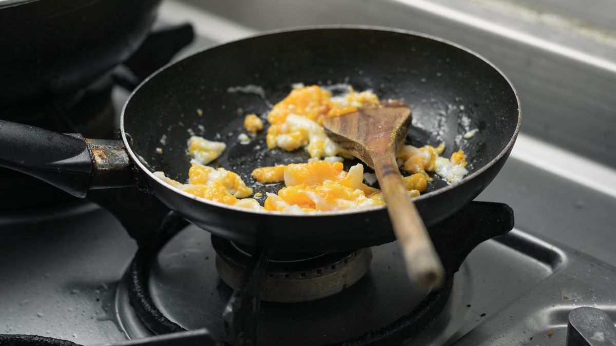 Czym mieszać jajecznicę?