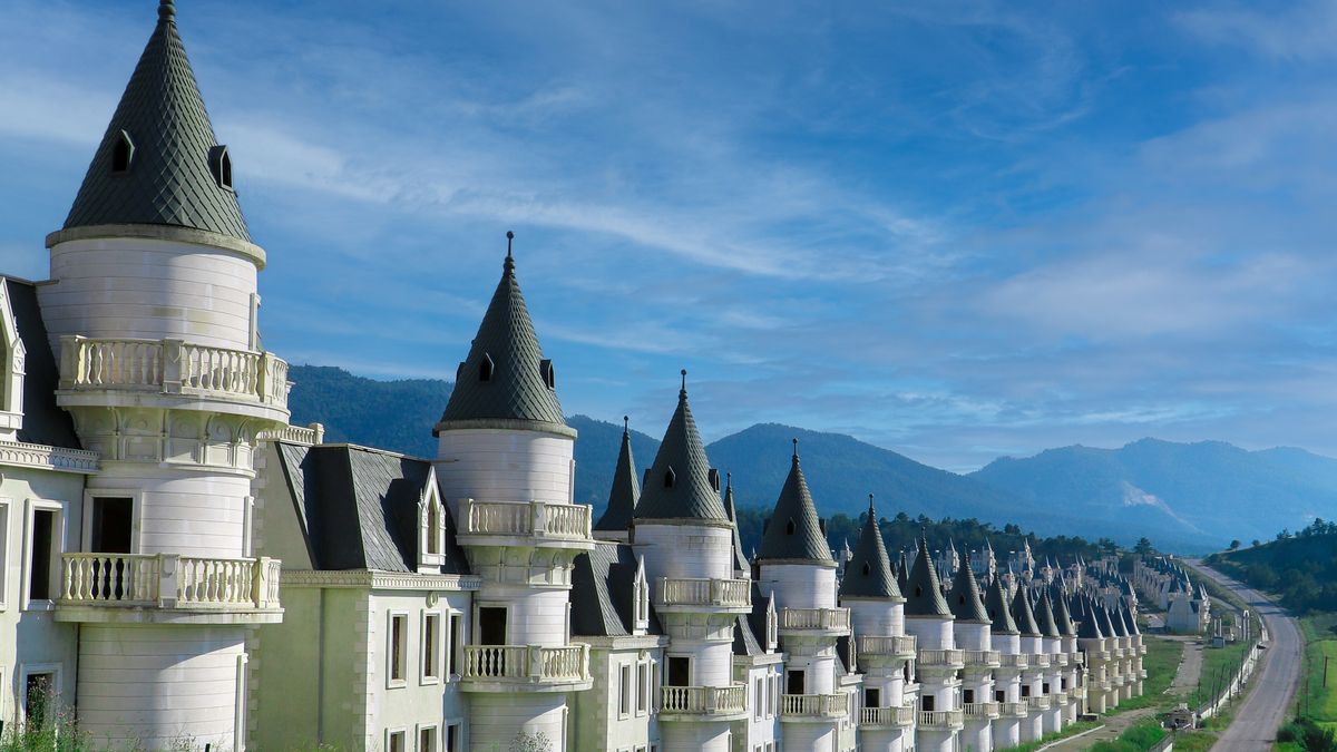 Osiedle setek luksusowych zameczków stoi opuszczone