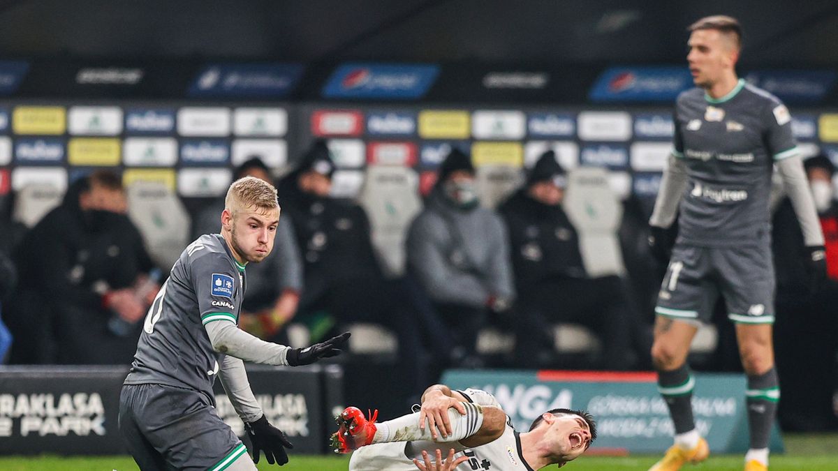 Newspix / LUKASZ GROCHALA / CYFRASPORT / Na zdjęciu: kontuzjowany Bartosz Kapustka