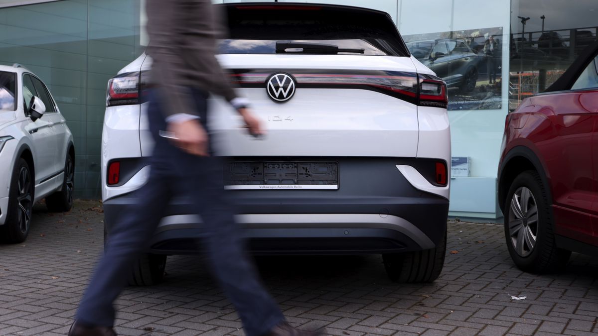 A salesman passes a Volkswagen ID.4 electric SUV on the forecourt of a Volkswagen AG (VW) showroom in Berlin, Germany, on Tuesday, March 16, 2021. Volkswagen plans to widen cost-saving efforts and standardize key technologies as the German manufacturer seeks to rival Tesla Inc. on electric cars and keep traditional rivals at bay. Photographer: Liesa Johannssen-Koppitz/Bloomberg via Getty Images