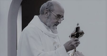 Nie żyje brutalnie napadnięty ksiądz ze Szczytna