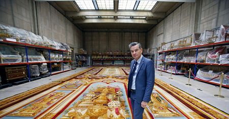 Koronawirus. Francja wyprzedaje swoje skarby