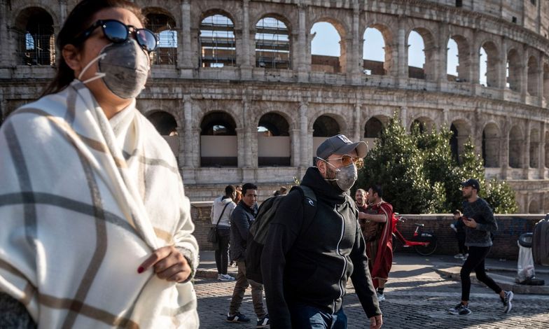 Rząd łagodzi restrykcje. Włosi podejmują "uzasadnione ryzyko z powodu poprawy sytuacji"